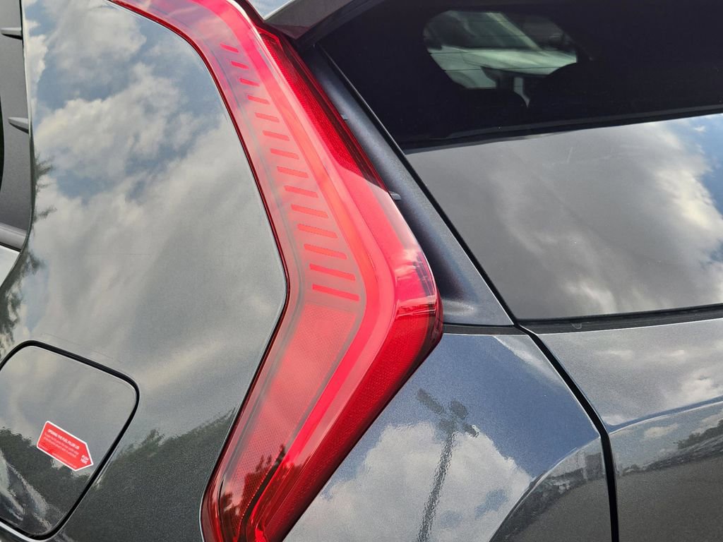 New 2025 Kia Niro EX Touring image 12