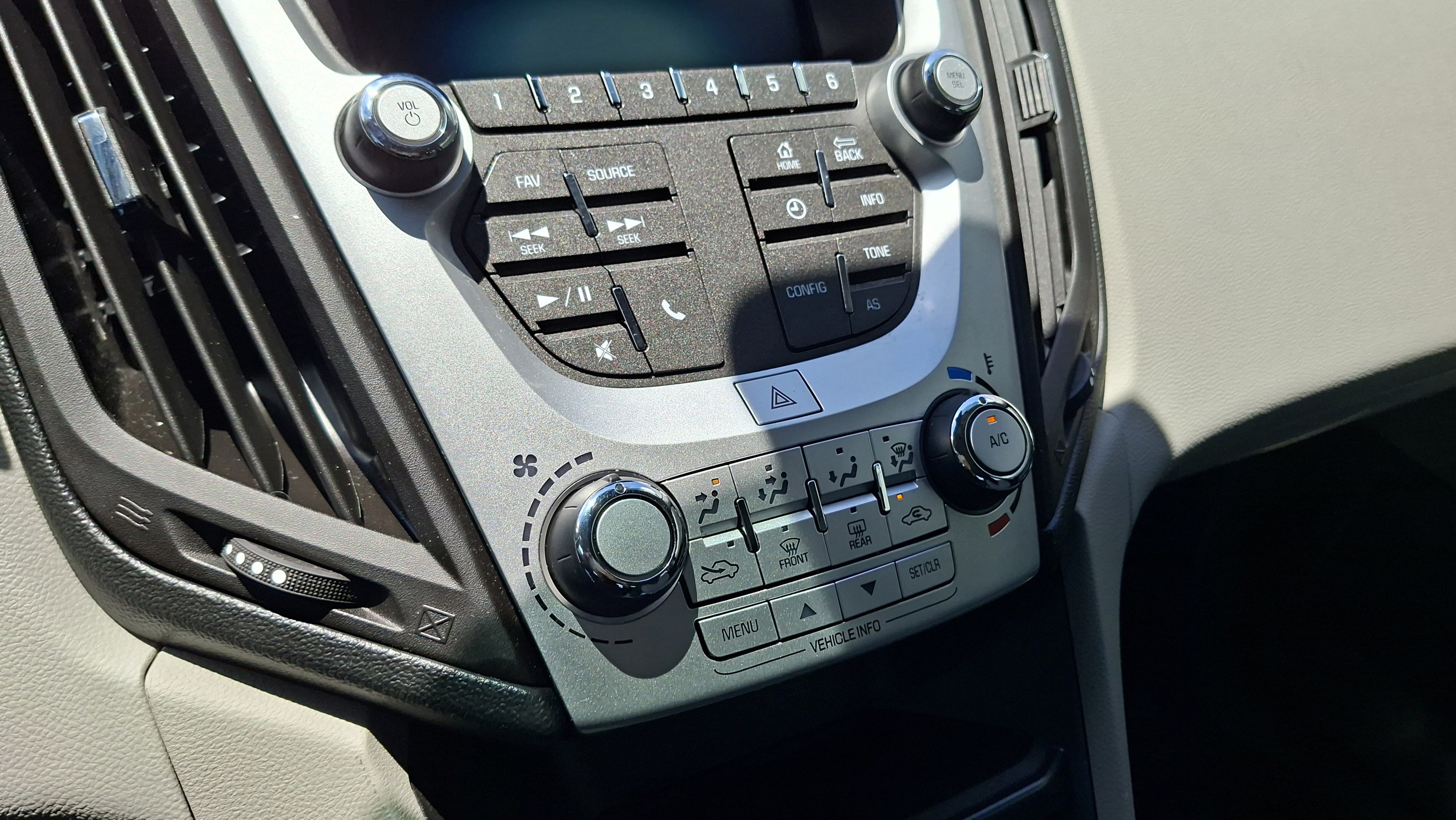 Used 2016 Chevrolet Equinox LS FWD image 14