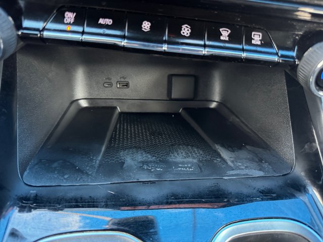 Used 2024 Chevrolet Traverse LT w/ Trailering Package FWD image 19