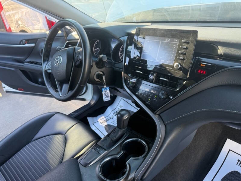 Used 2024 Toyota Camry SE image 19