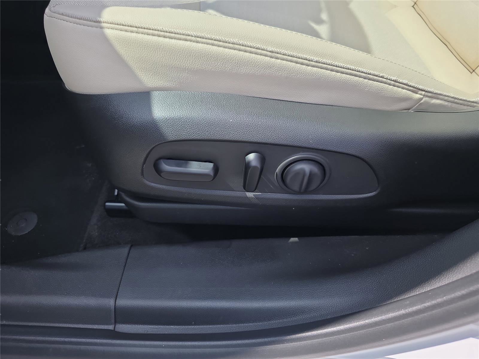 Used 2020 Buick Encore GX Preferred w/ Cold Weather Comfort Package image 12