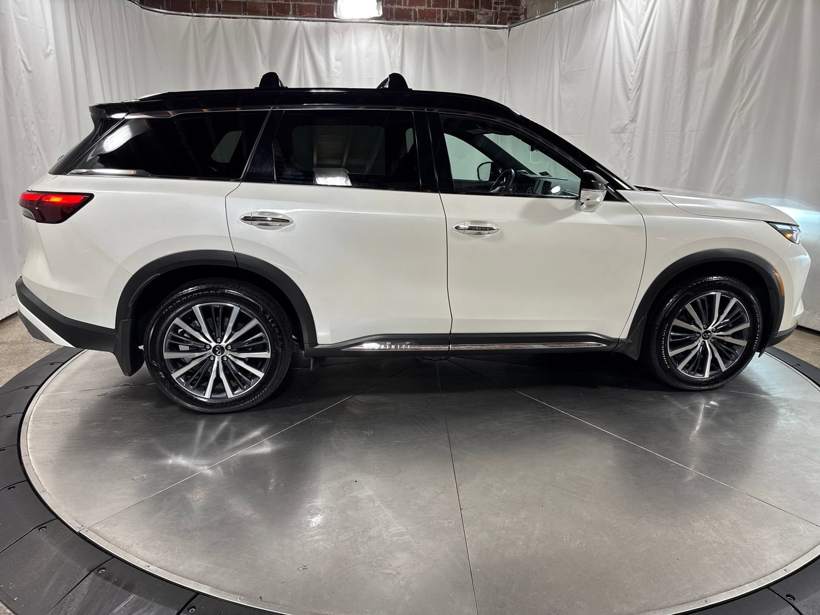 Certified 2025 INFINITI QX60 Autograph w/ Lighting Package (N94) AWD/4WD image 9
