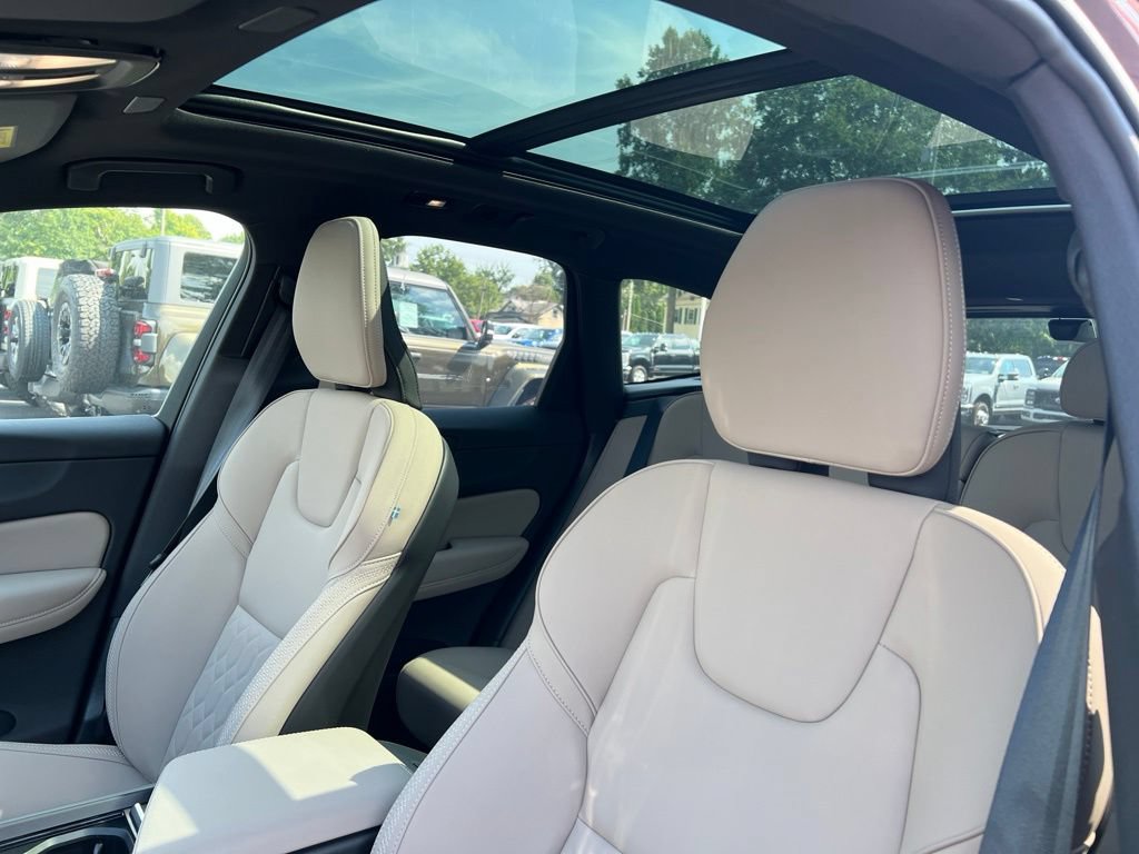 Used 2026 Volvo XC60 B5 Plus w/ Climate Package AWD/4WD image 6