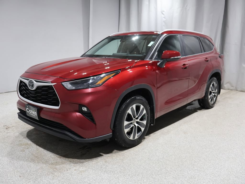 Used 2024 Toyota Highlander XLE image 5