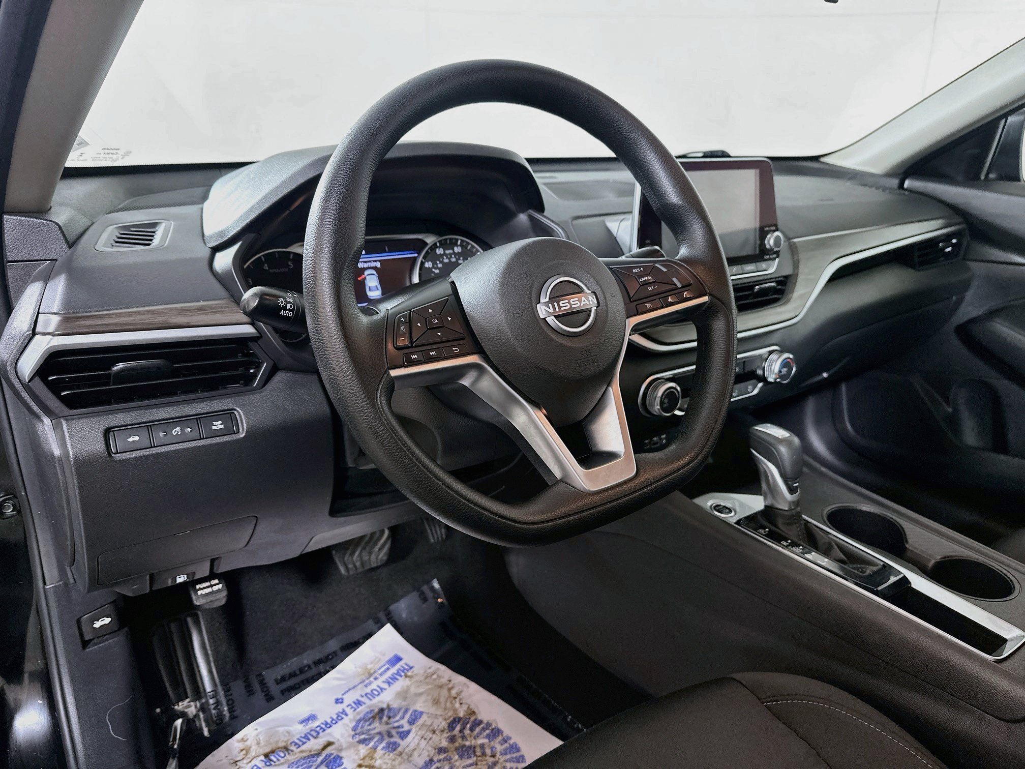 Used 2025 Nissan Altima 2.5 SV FWD image 9