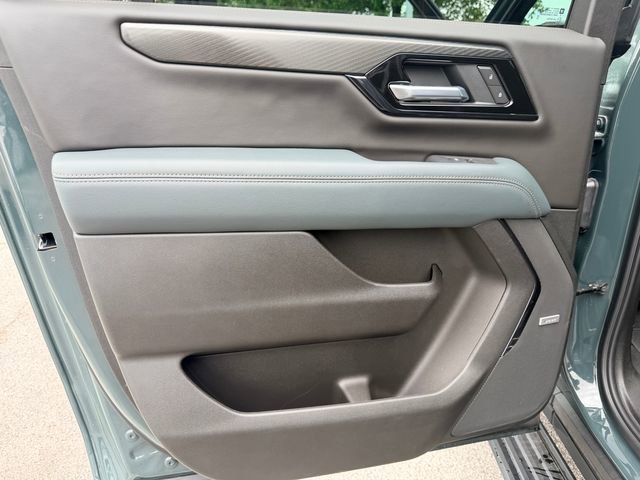 Used 2025 GMC Yukon XL AT4 AWD/4WD image 16