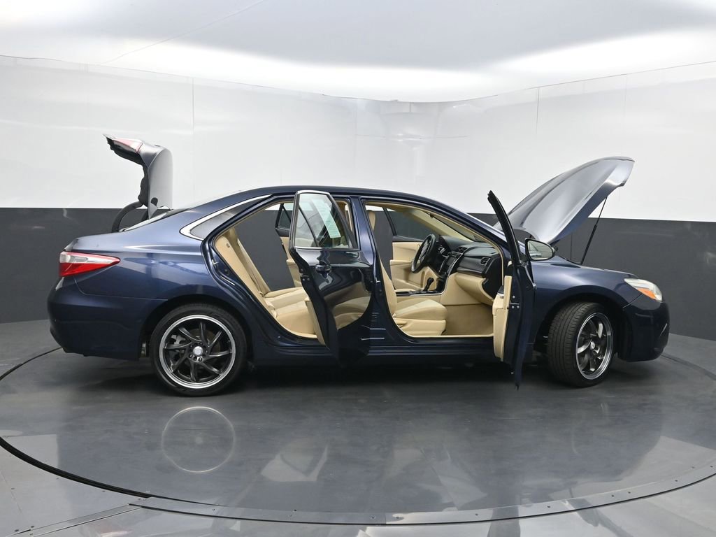Used 2016 Toyota Camry LE image 30
