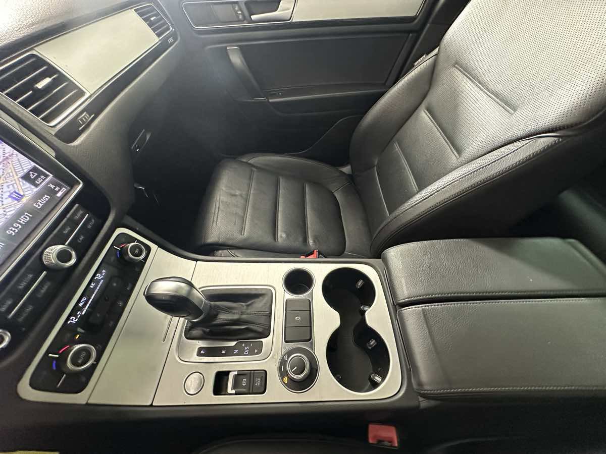 Used 2017 Volkswagen Touareg Wolfsburg Edition image 41
