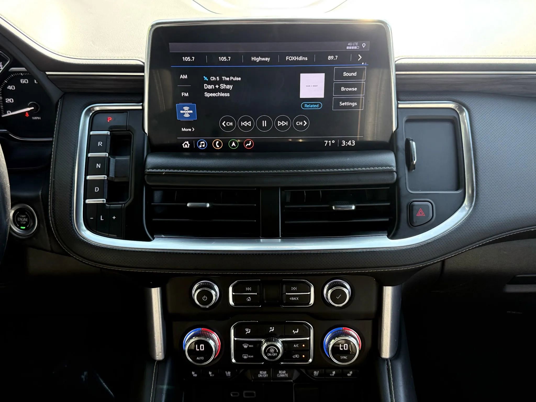 Used 2021 GMC Yukon XL SLT w/ SLT Premium Package image 15