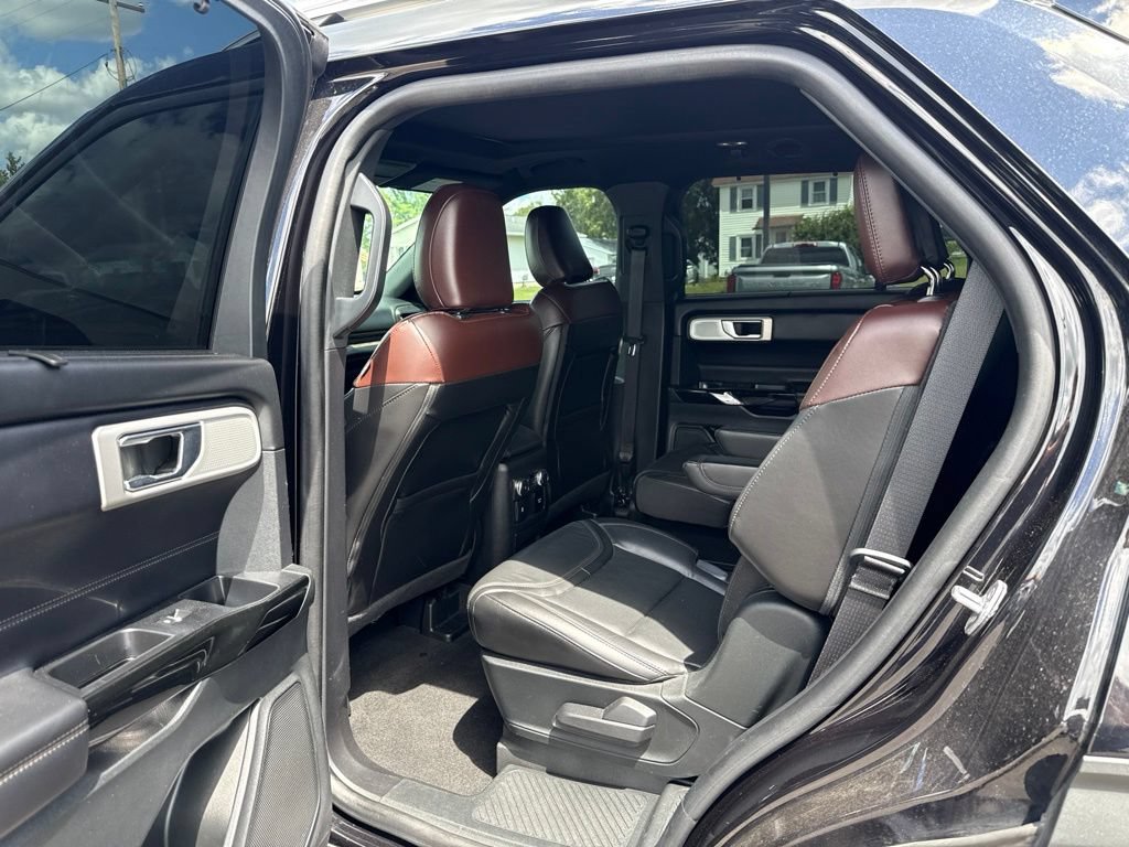 Used 2022 Ford Explorer Platinum w/ Equipment Group 601A AWD/4WD image 26