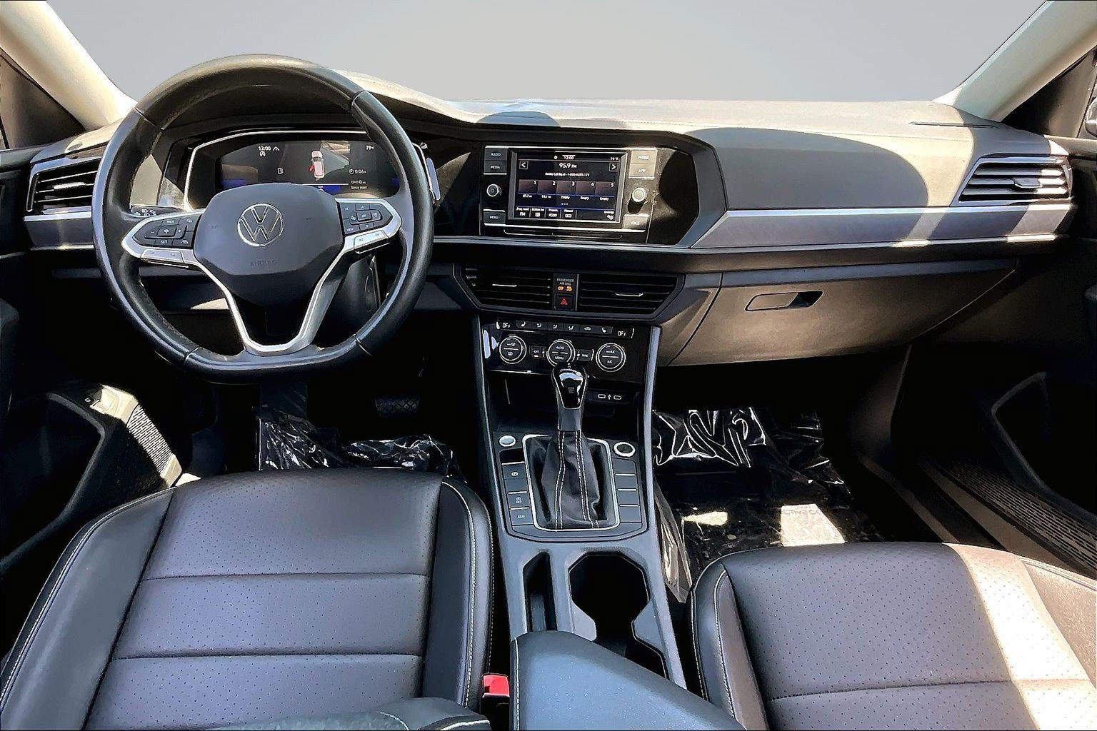 Used 2024 Volkswagen Jetta SE FWD image 5