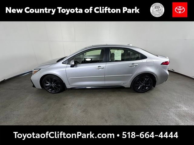 Used 2025 Toyota Corolla SE w/ SE Premium Package AWD/4WD image 6