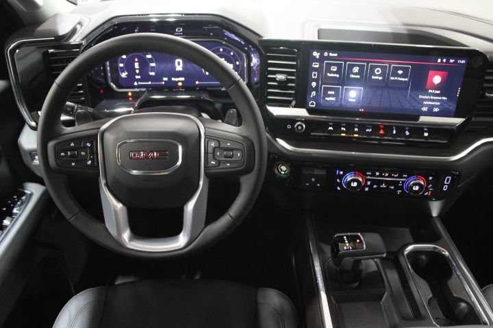 New 2026 GMC Sierra 1500 SLT w/ SLT Premium Plus Package AWD/4WD image 32
