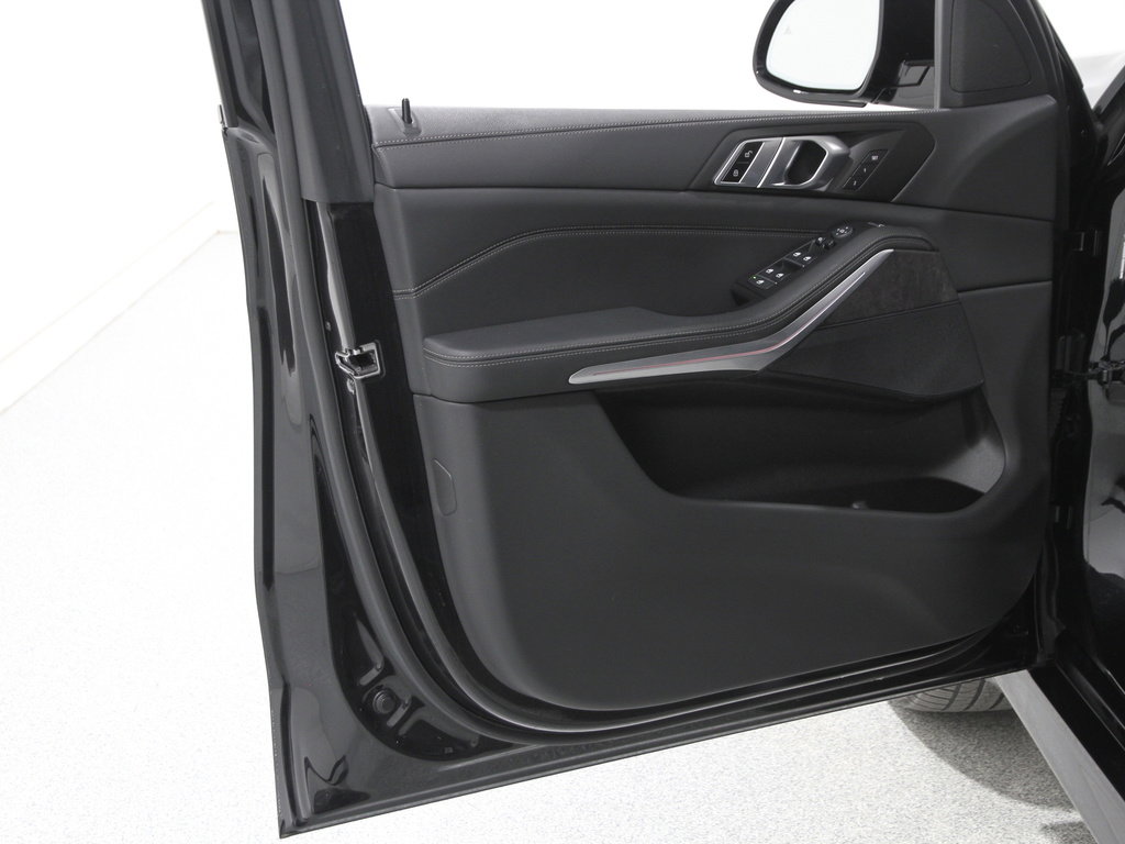 Used 2023 BMW X5 xDrive40i w/ M Sport Package image 4