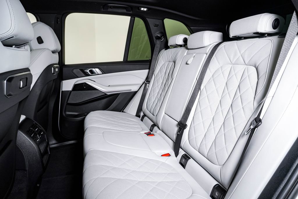 Used 2024 BMW X5 xDrive40i w/ M Sport Package image 17