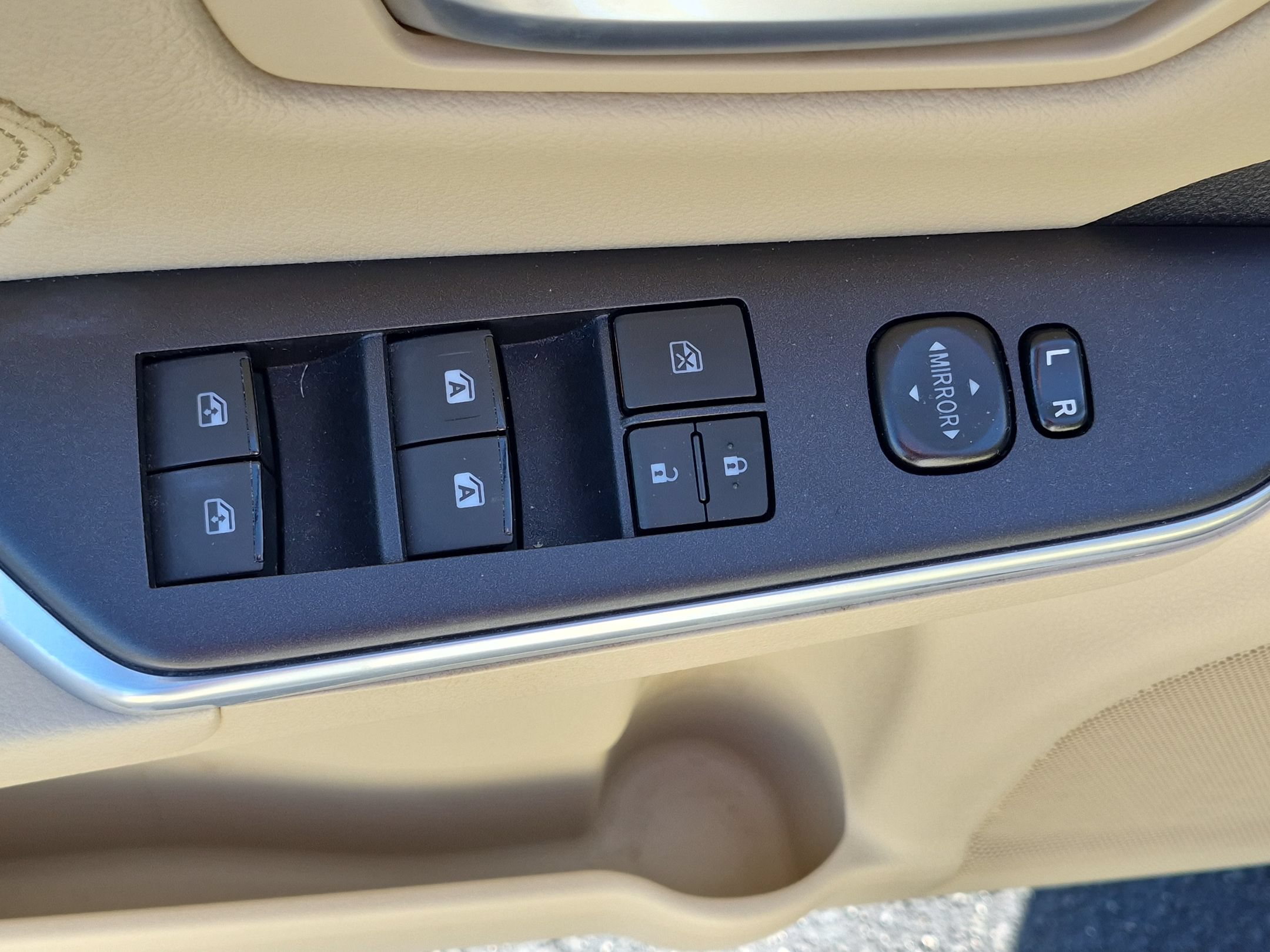 Used 2017 Toyota Camry XLE FWD image 13