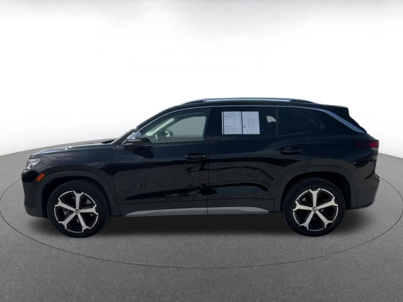Used 2026 Volkswagen Tiguan SE AWD/4WD image 8