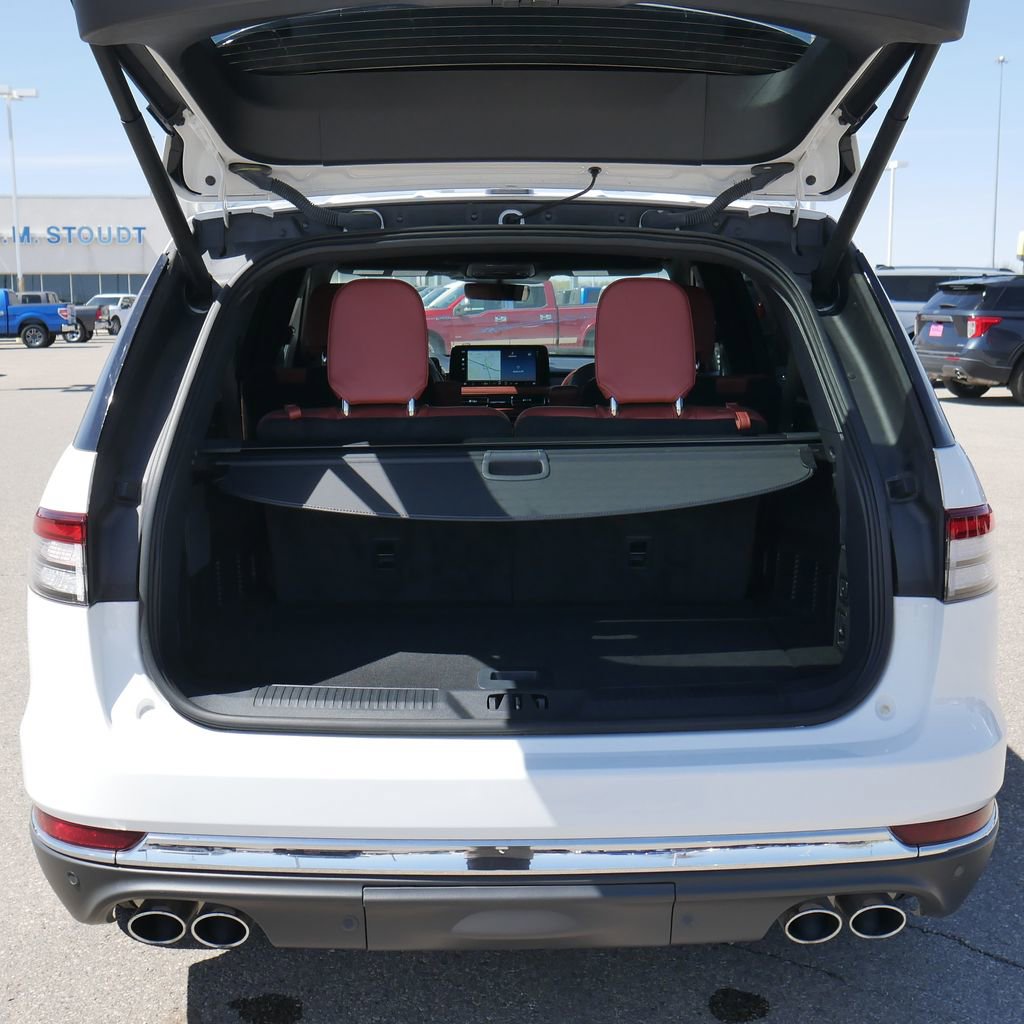 Used 2025 Lincoln Aviator Reserve w/ Illumination Package RWD image 18