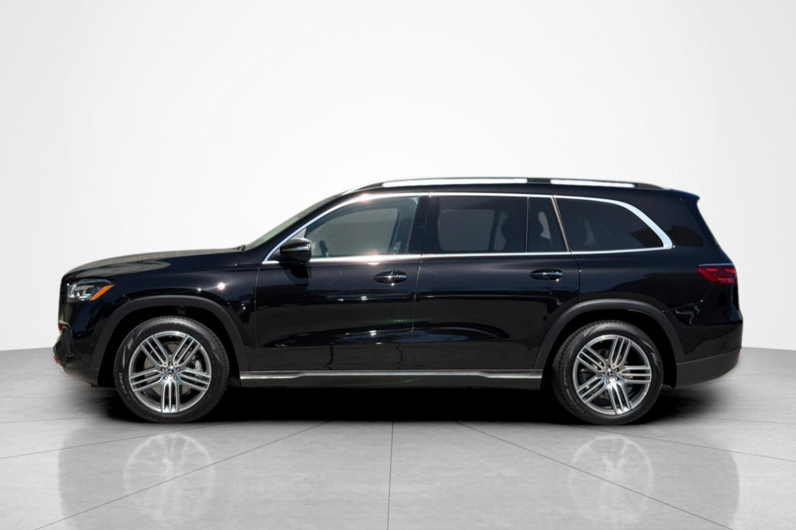 Used 2026 Mercedes-Benz GLS 450 4MATIC image 2