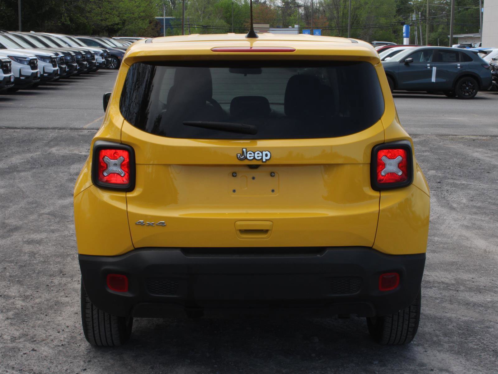Used 2023 Jeep Renegade Latitude AWD/4WD image 6