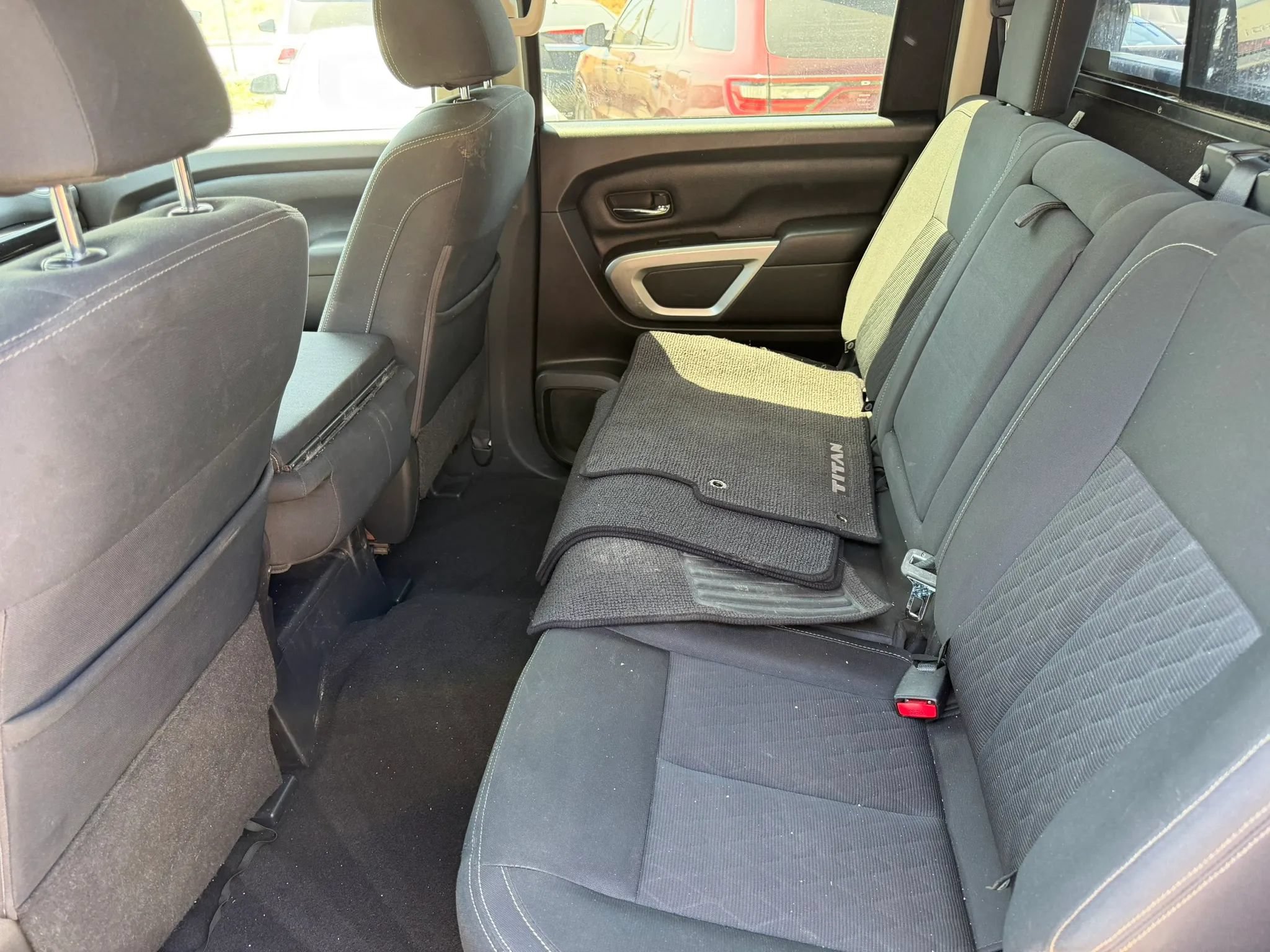 Used 2018 Nissan Titan SV AWD/4WD image 9