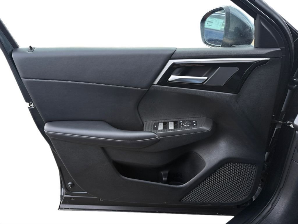 Used 2024 Mitsubishi Outlander image 17