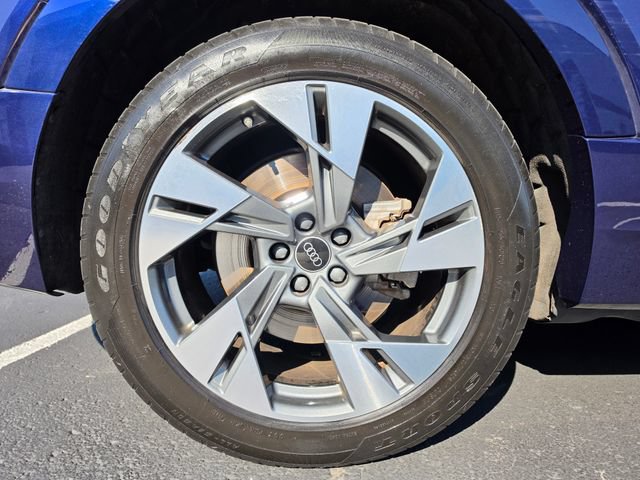 Used 2022 Audi e-tron Premium w/ Towing Package AWD/4WD image 6