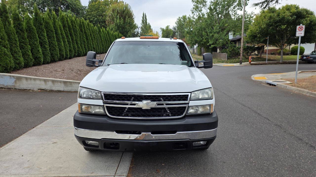 Used 2006 Chevrolet Silverado 3500 LT w/ Heavy-Duty Power Package RWD image 2