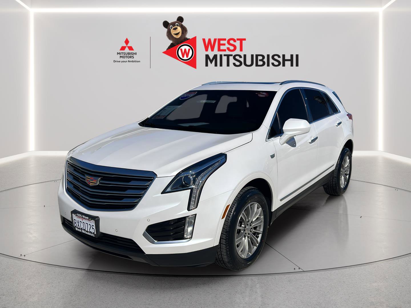 Used 2018 Cadillac XT5 Luxury w/ Driver Awareness Package image 1