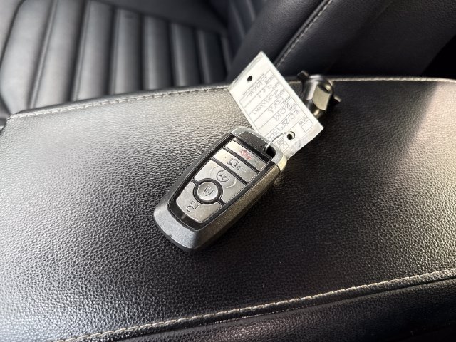 Used 2019 Ford Fusion SEL FWD image 28
