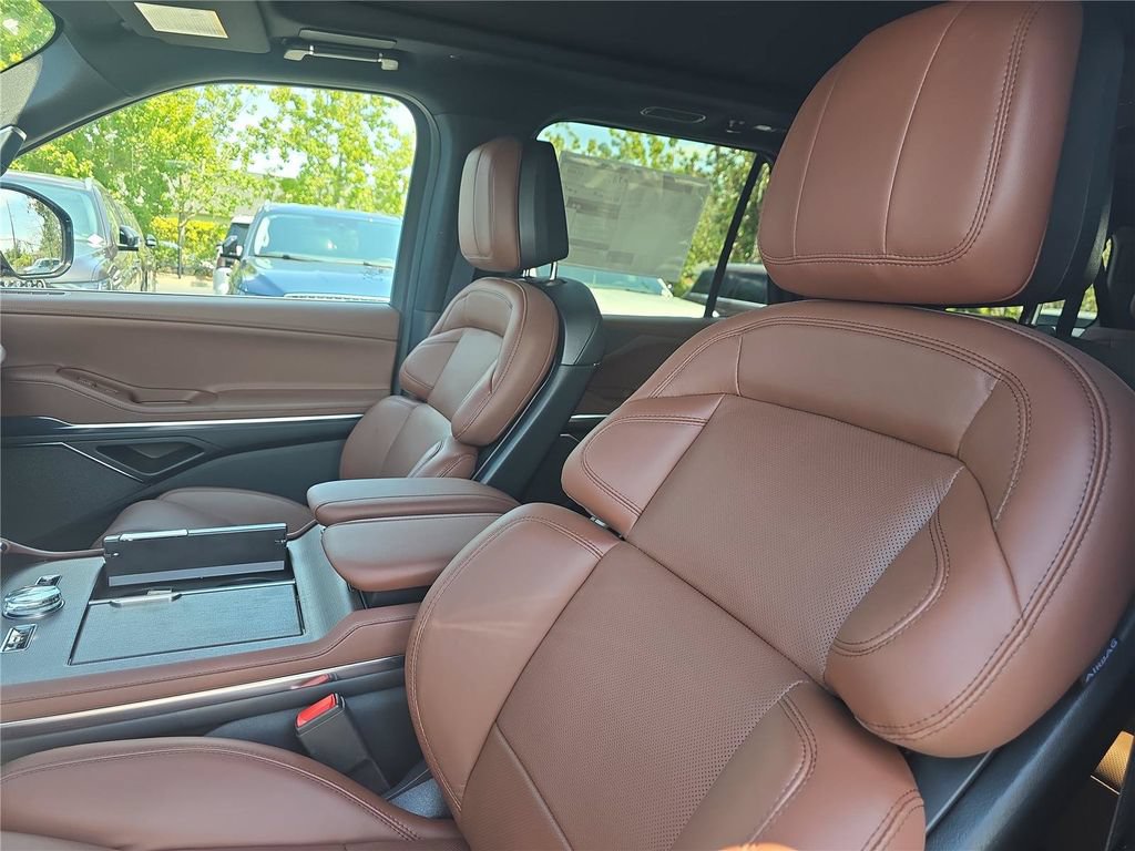 New 2027 Lincoln Navigator L Reserve RWD image 17