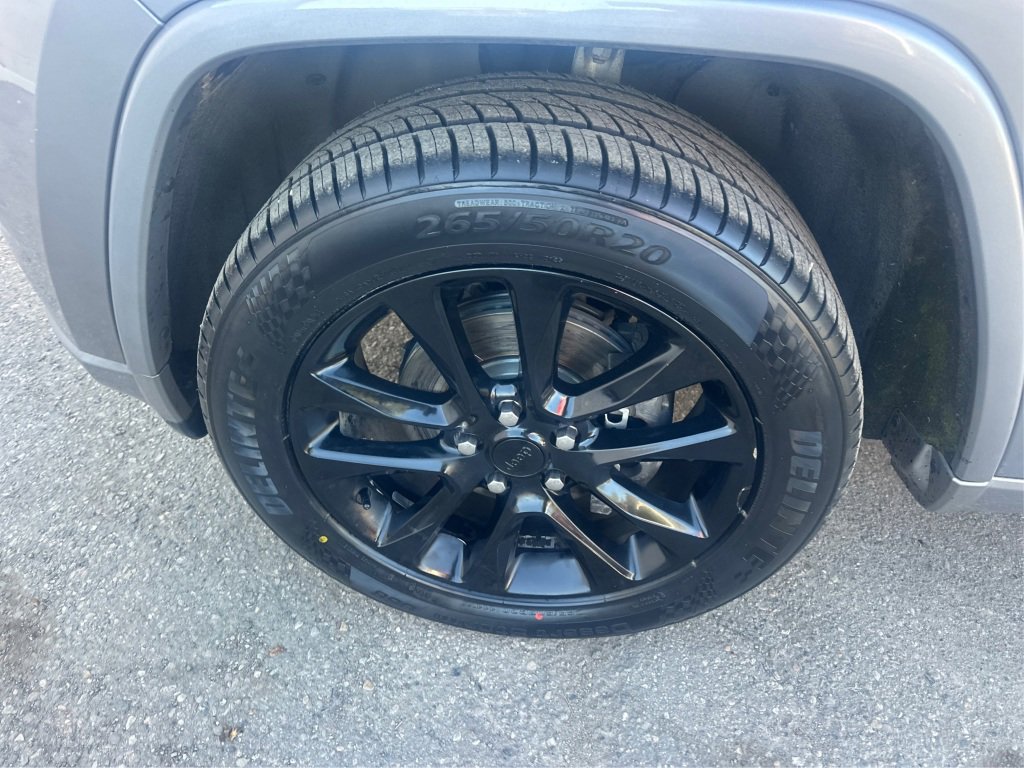 Used 2020 Jeep Grand Cherokee Altitude image 23