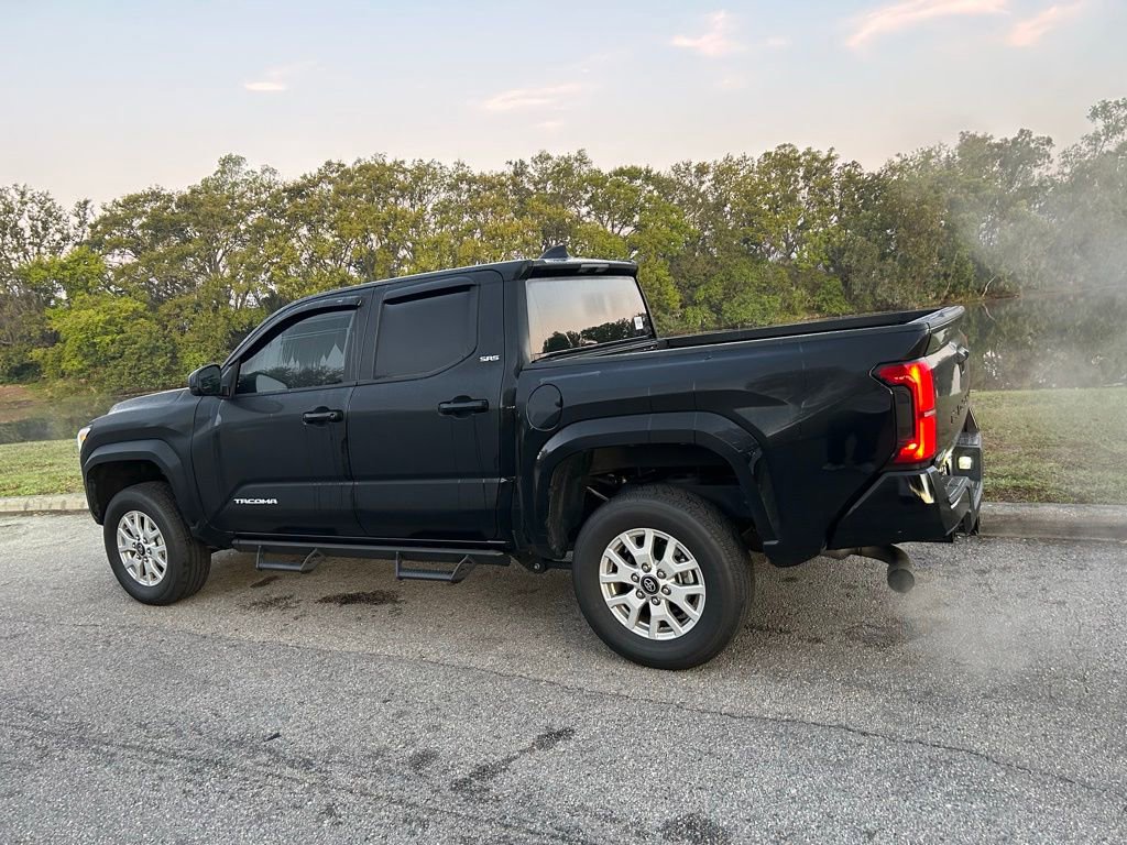 Certified 2024 Toyota Tacoma SR5 AWD/4WD image 3