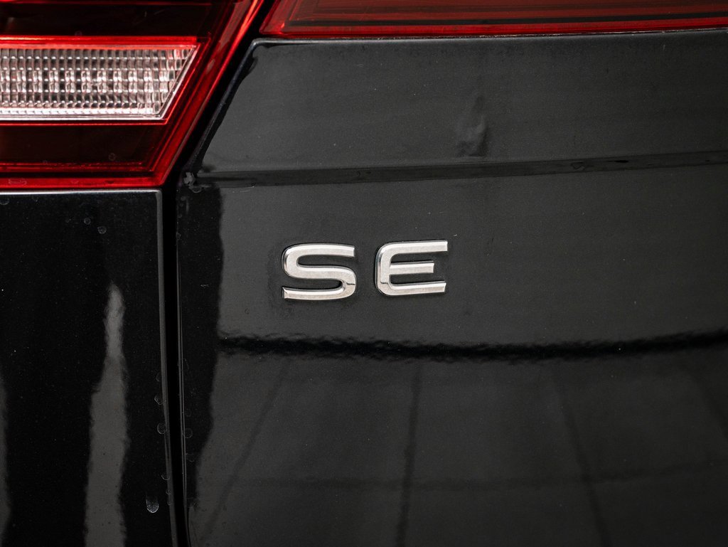 Used 2022 Volkswagen Tiguan SE w/ Panoramic Sunroof Package image 18