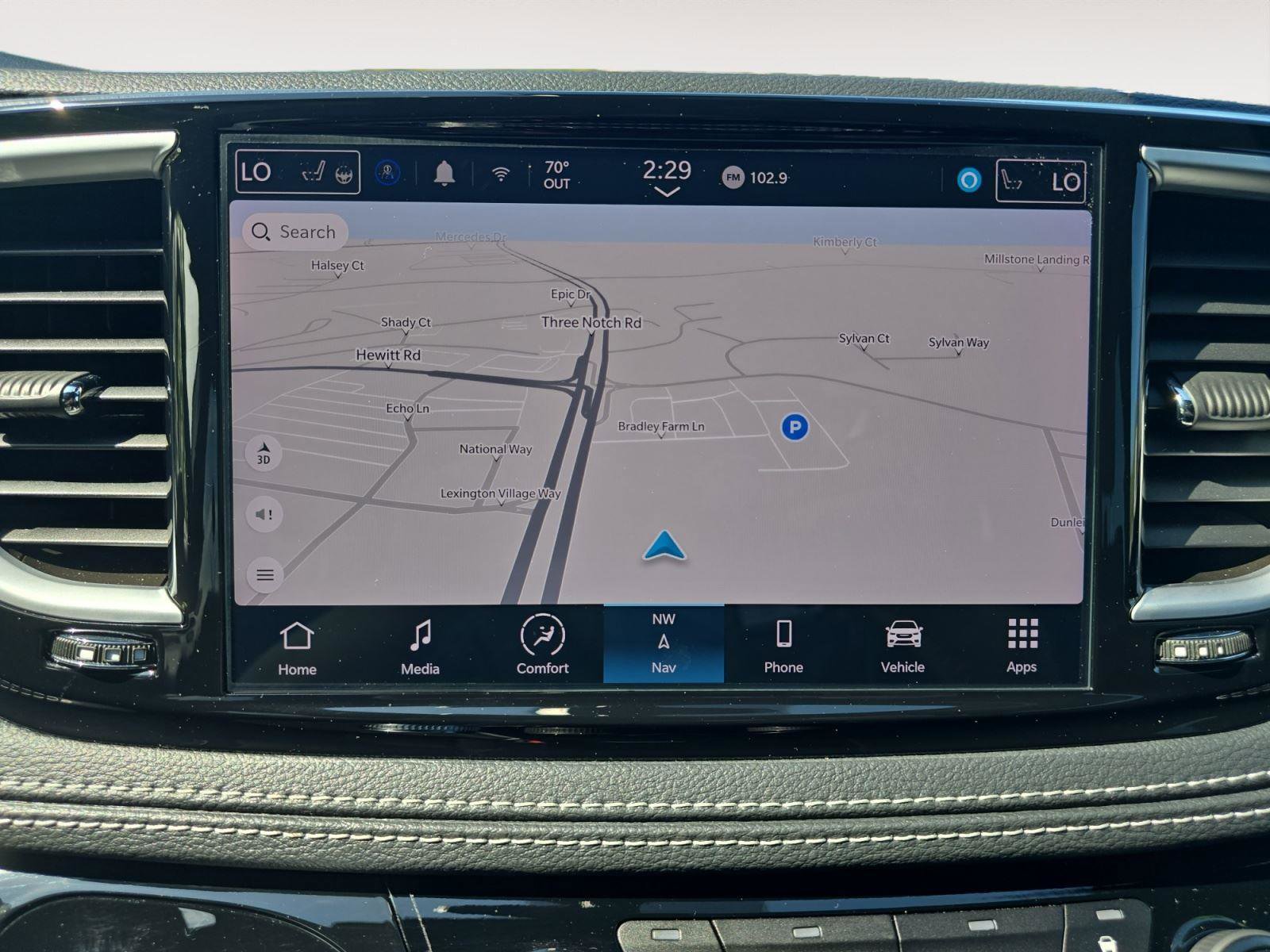 Used 2024 Chrysler Pacifica Limited w/ Uconnect Theater Family Group image 13