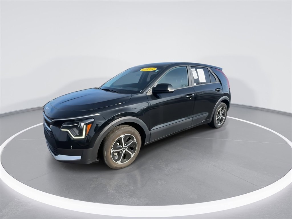 Used 2024 Kia Niro LX image 4
