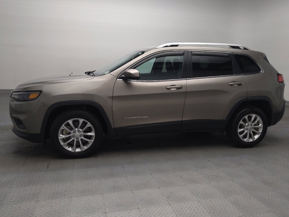 Used 2019 Jeep Cherokee Latitude w/ Cold Weather Group FWD image 2