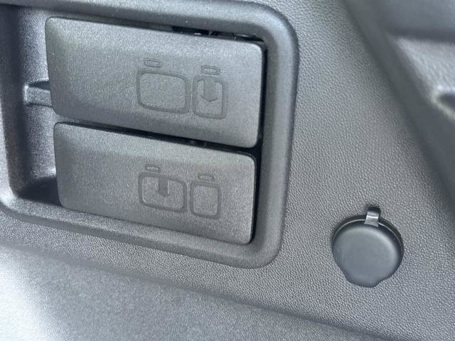 Used 2023 GMC Terrain SLE FWD image 29