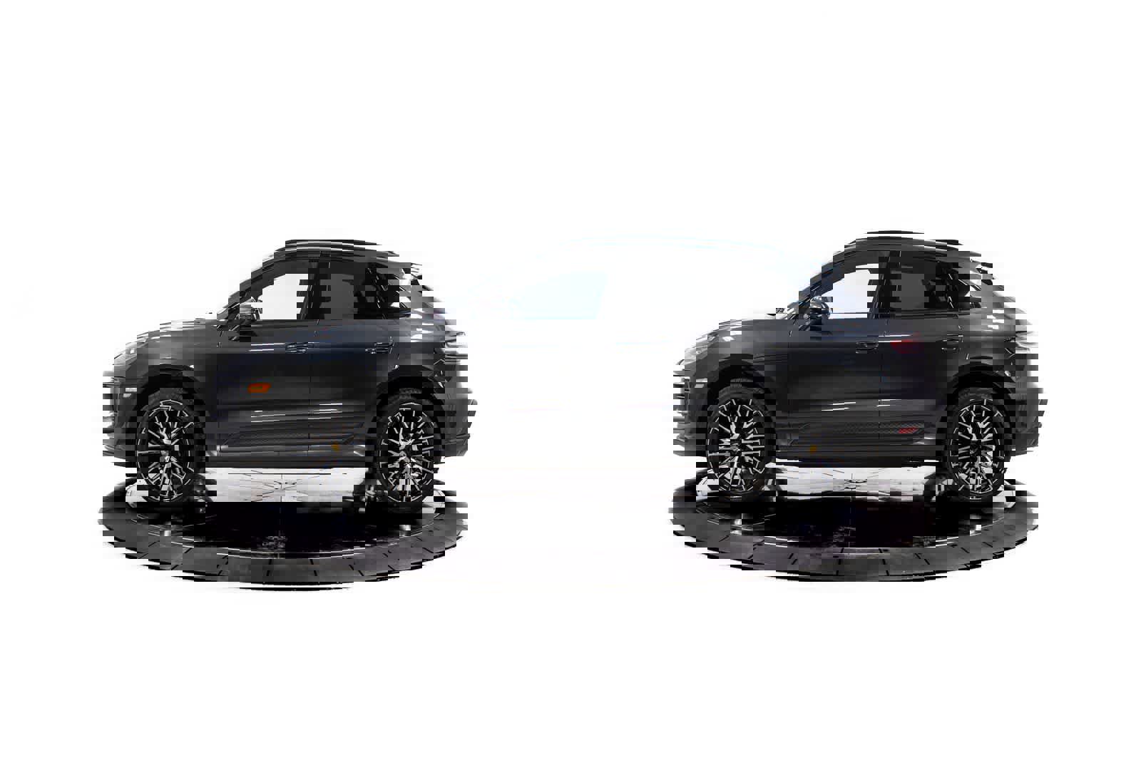 Certified 2026 Porsche Macan image 2