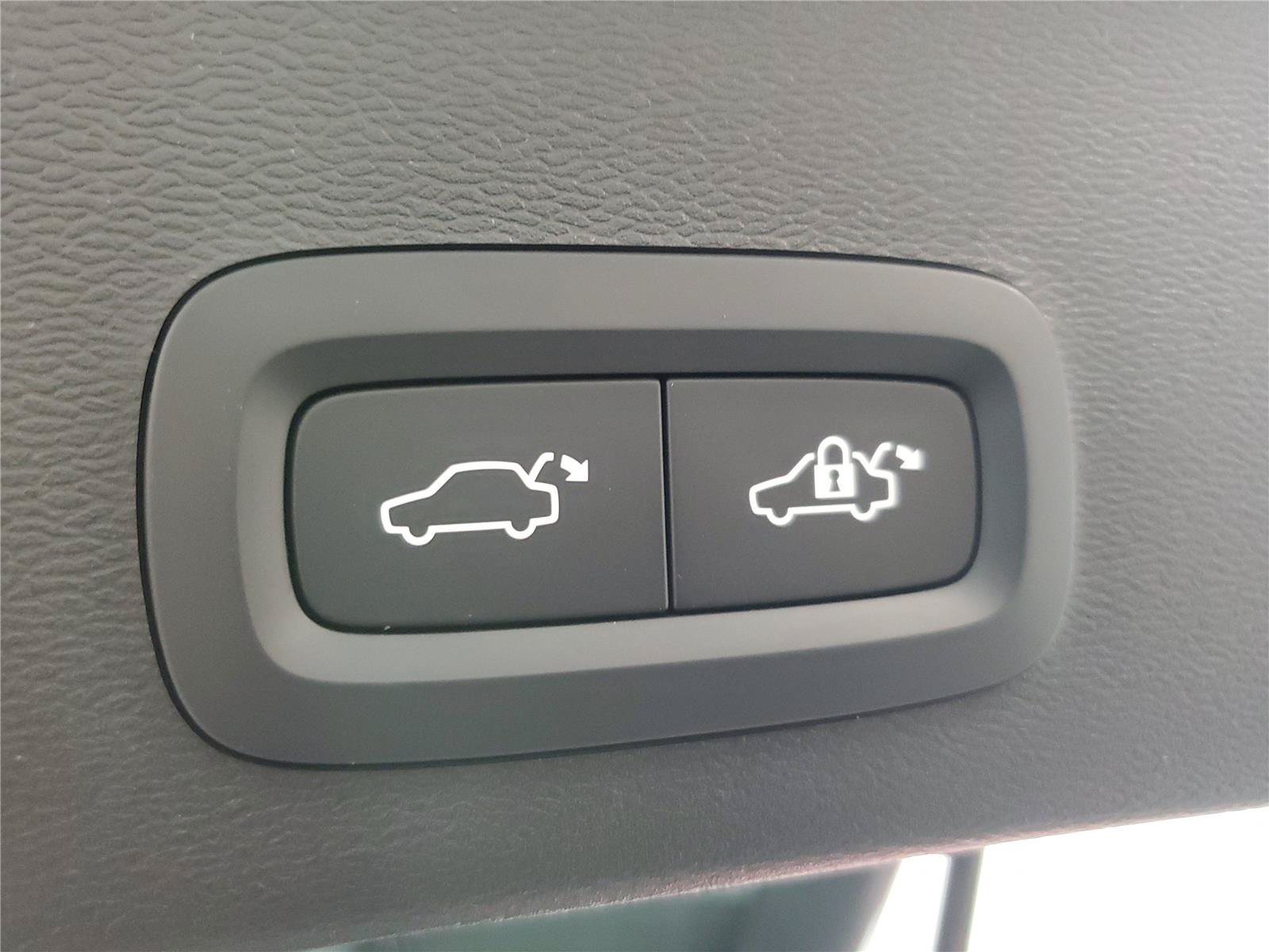 New 2026 Volvo XC40 B5 Plus w/ Climate Package AWD/4WD image 10