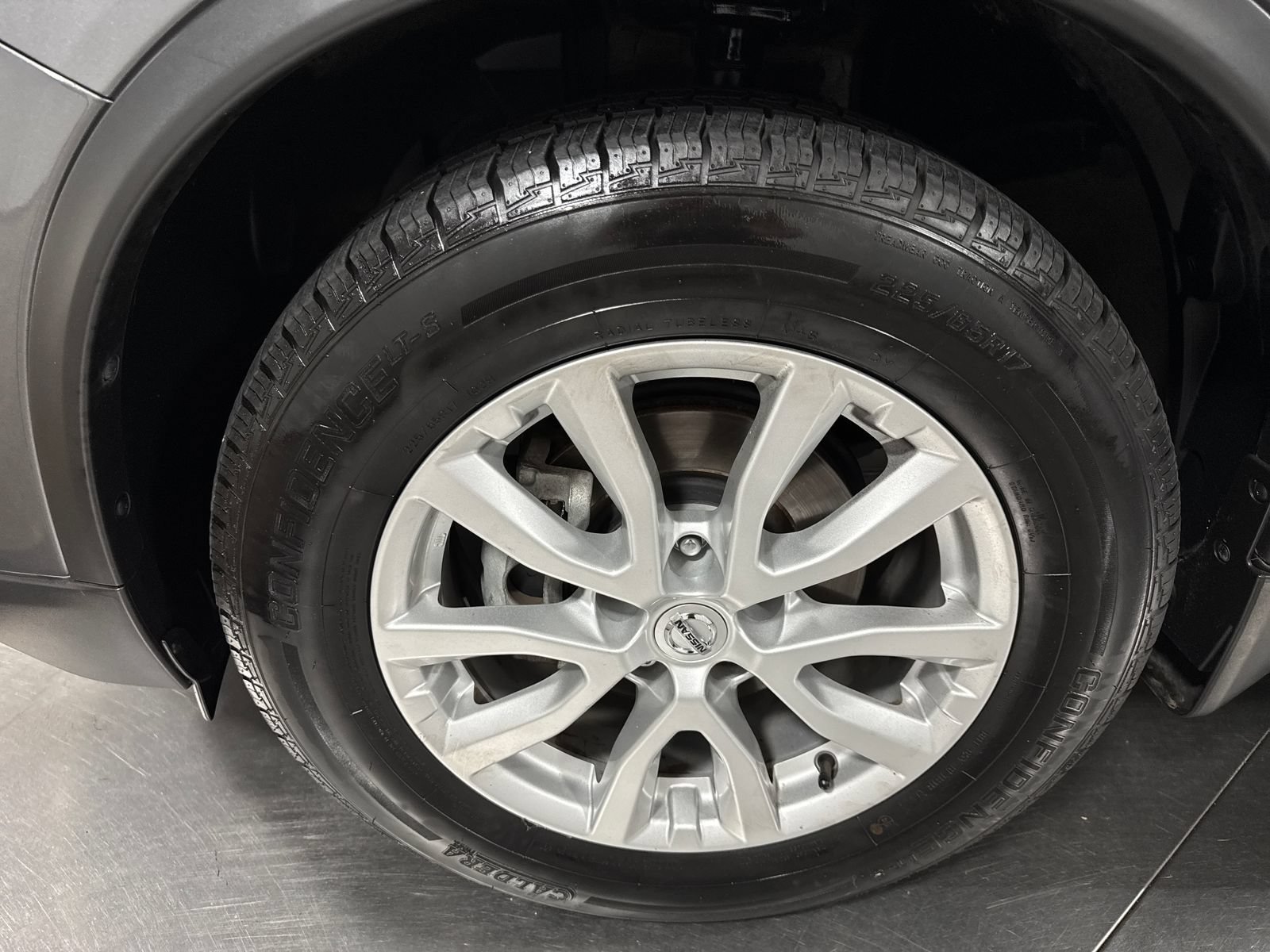 Used 2020 Nissan Rogue S w/ Special Edition Package AWD/4WD image 2