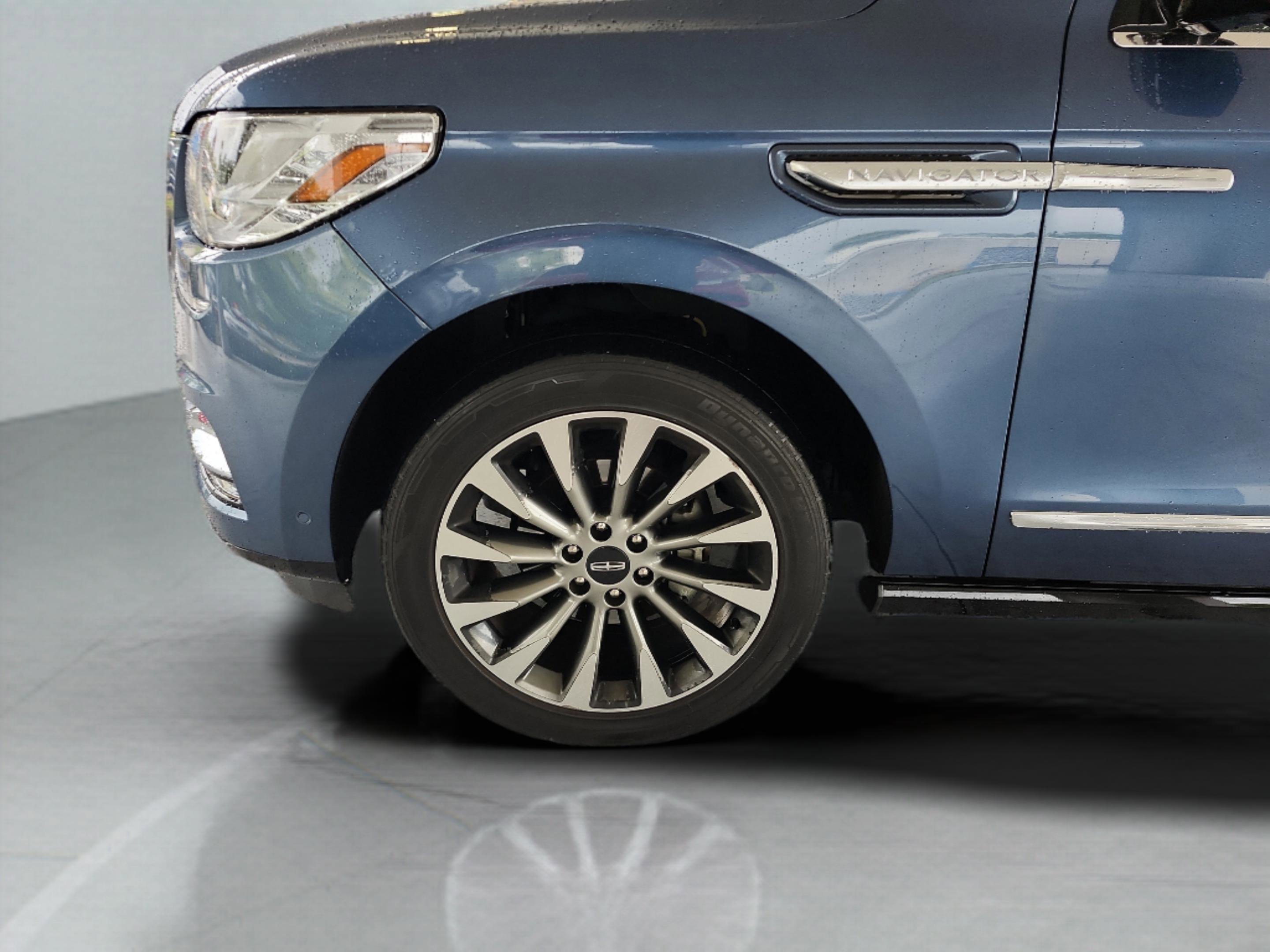 Used 2018 Lincoln Navigator Select w/ Technology Package image 9