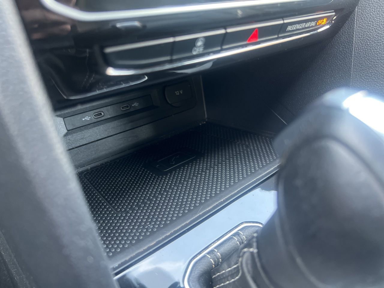 Used 2021 Volkswagen Atlas Cross Sport SEL image 29