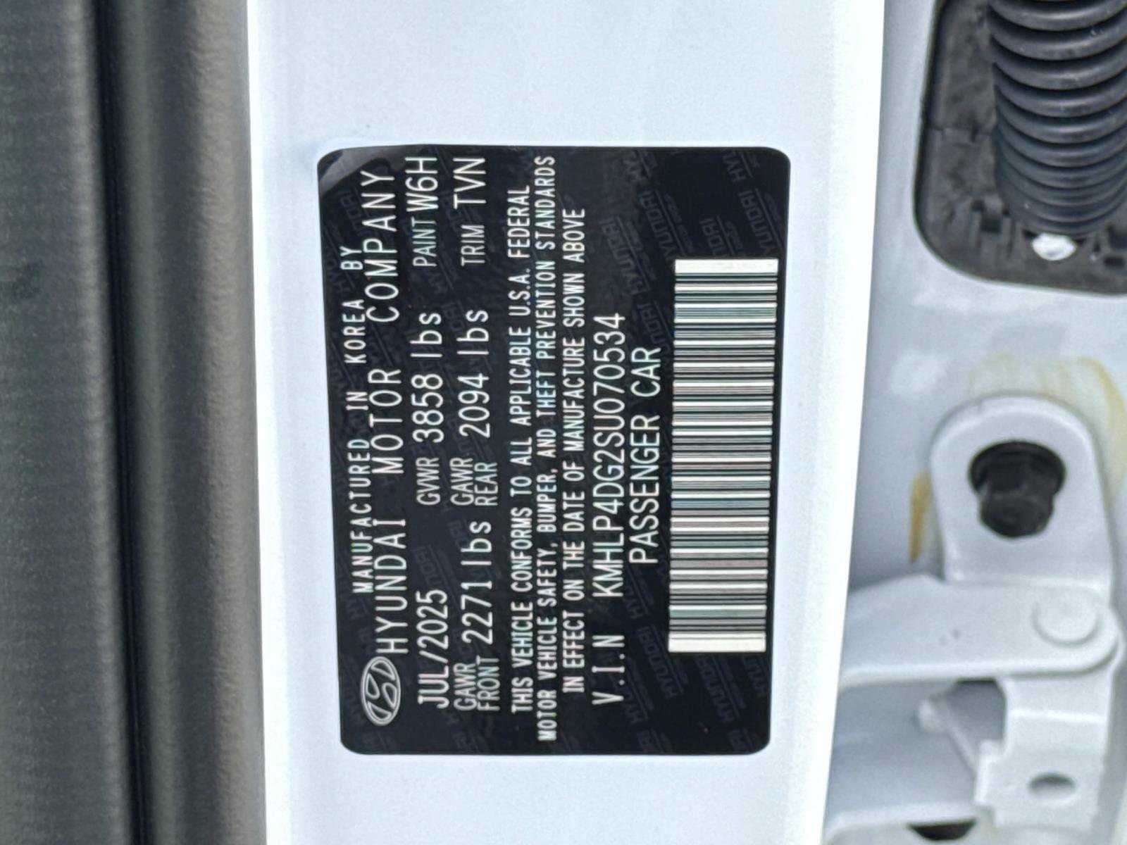 New 2025 Hyundai Elantra Limited image 19