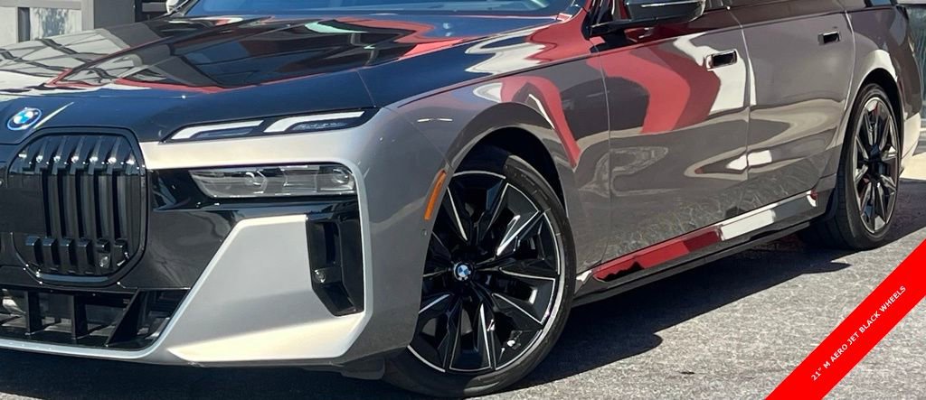 Used 2023 BMW i7 xDrive60 AWD/4WD image 3