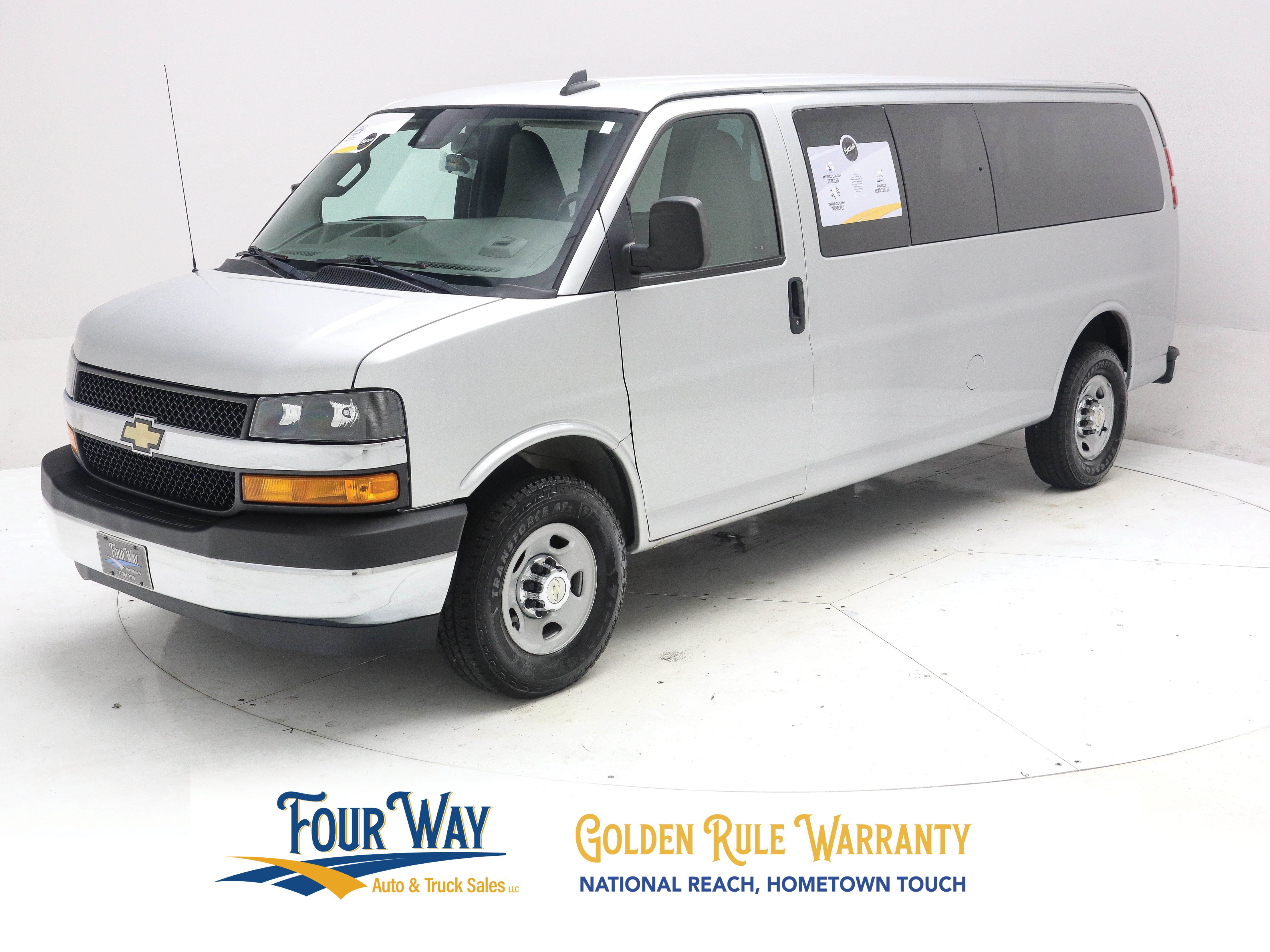 Used 2020 Chevrolet Express 3500 LT w/ LT Preferred Equipment Group RWD image 8