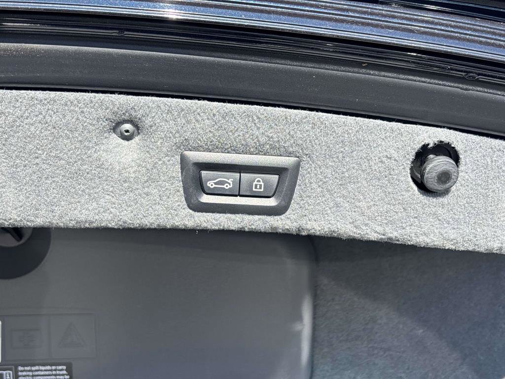 Used 2013 BMW 750i image 12