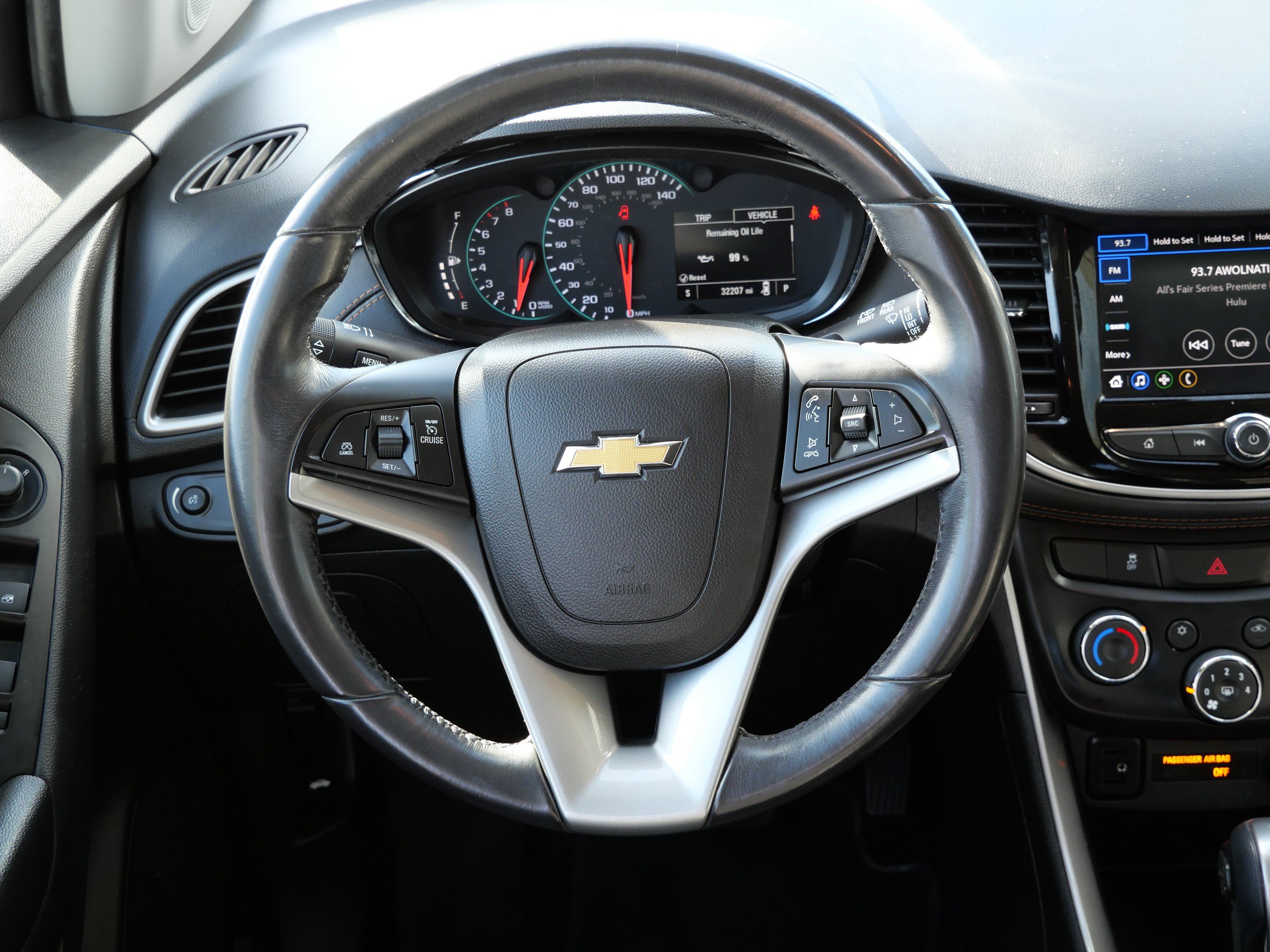 Certified 2022 Chevrolet Trax LT w/ LT Convenience Package image 12