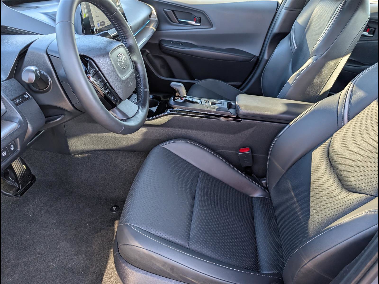 Used 2025 Toyota Prius XLE image 12