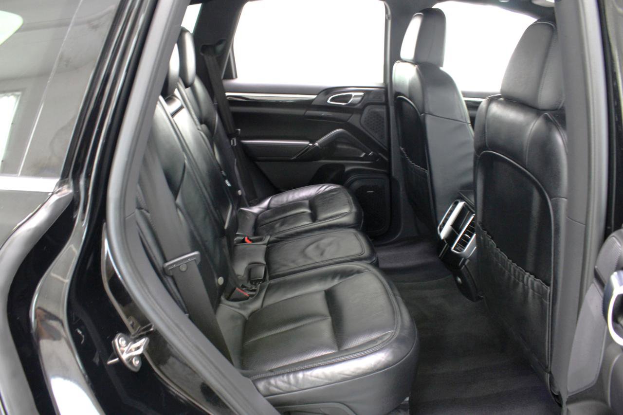 Used 2016 Porsche Cayenne image 34